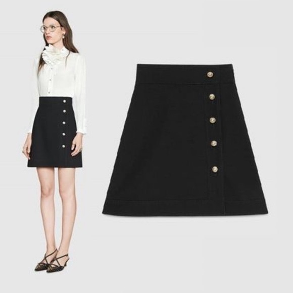 Gucci
High-Rise Pearl Button Skirt - Picture 2 of 10